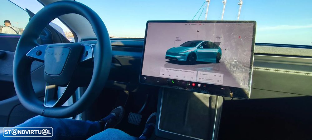 Tesla Model Y - 8