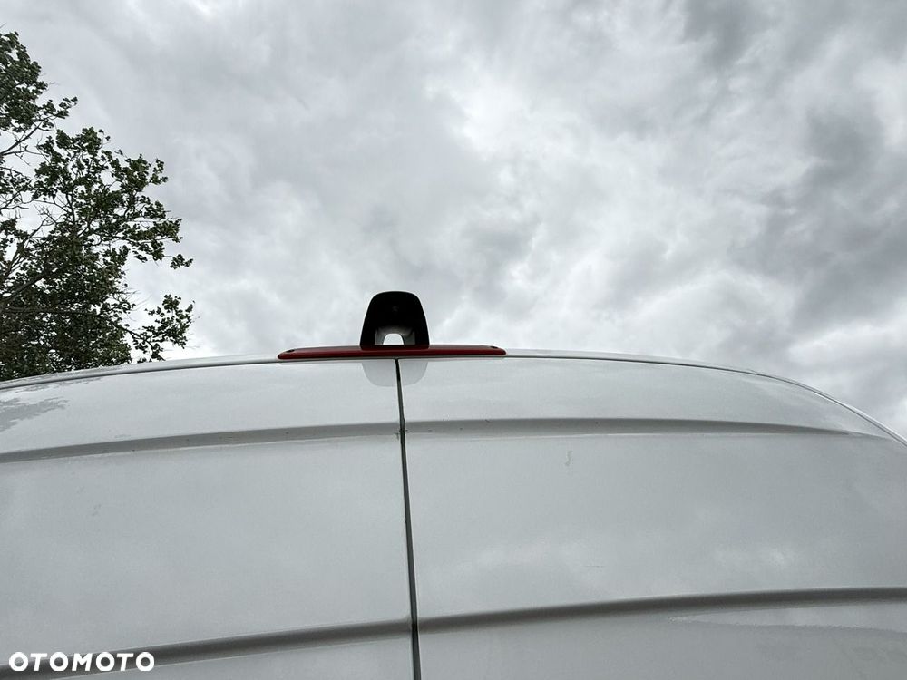 Mercedes-Benz Sprinter - 11
