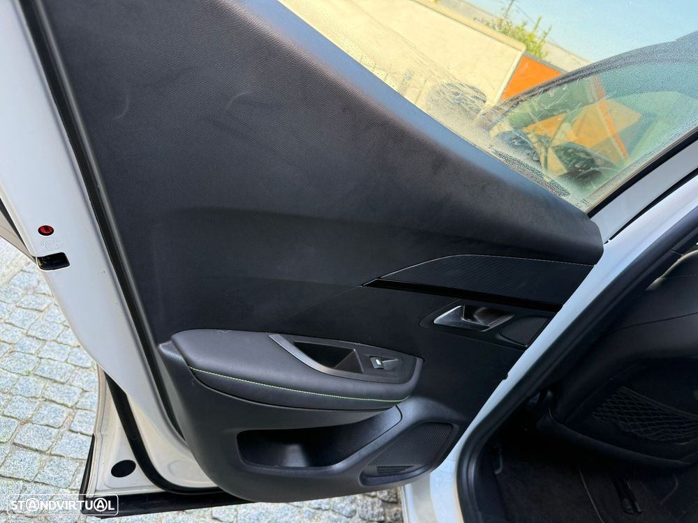 Peugeot 2008 1.2 PureTech GT Pack EAT8 - 9