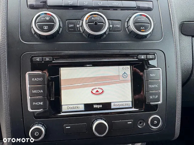 Volkswagen Touran - 17