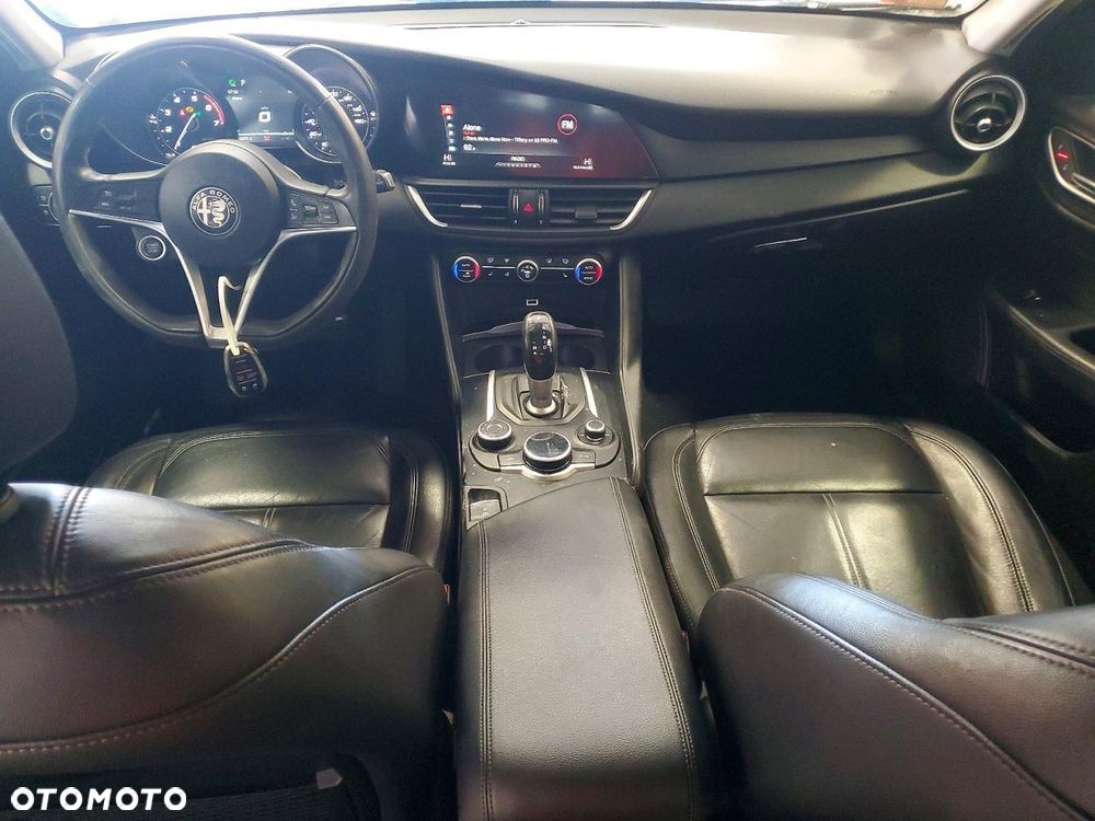 Alfa Romeo Giulia - 33