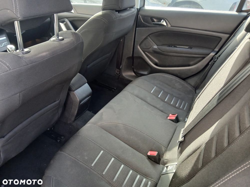 Peugeot 308 125 THP Allure - 8