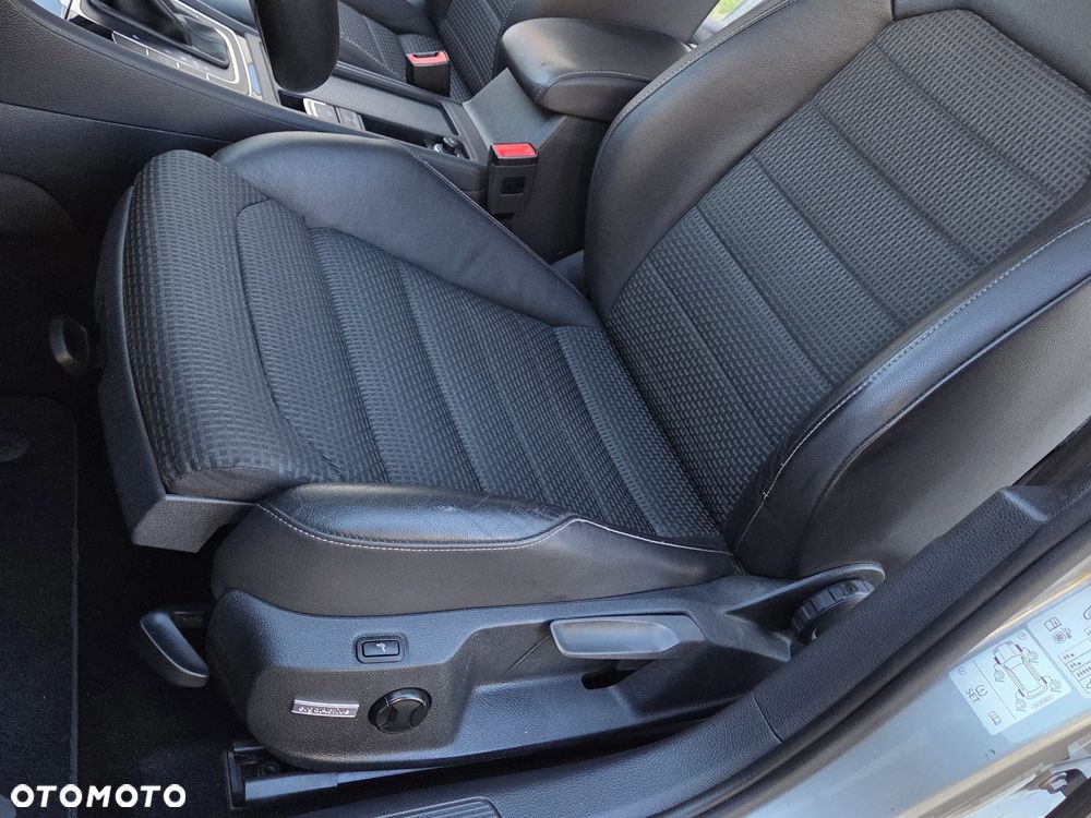 Volkswagen Golf 1.4 TSI ACT BlueMotion Technology DSG Highline - 29