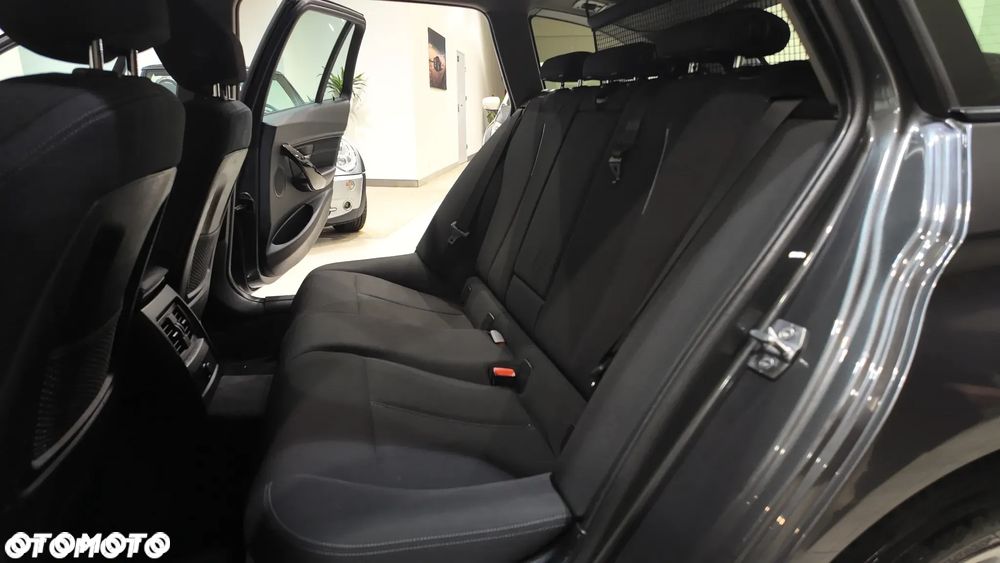 BMW Seria 3 316i Sport Line - 32