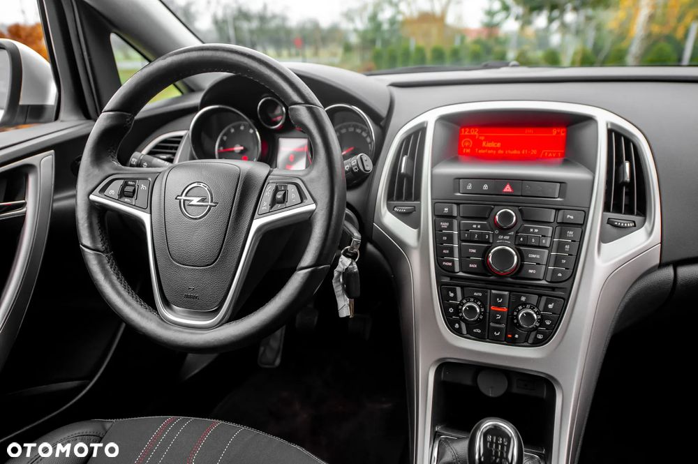 Opel Astra 1.4 Turbo 150 Jahre - 23