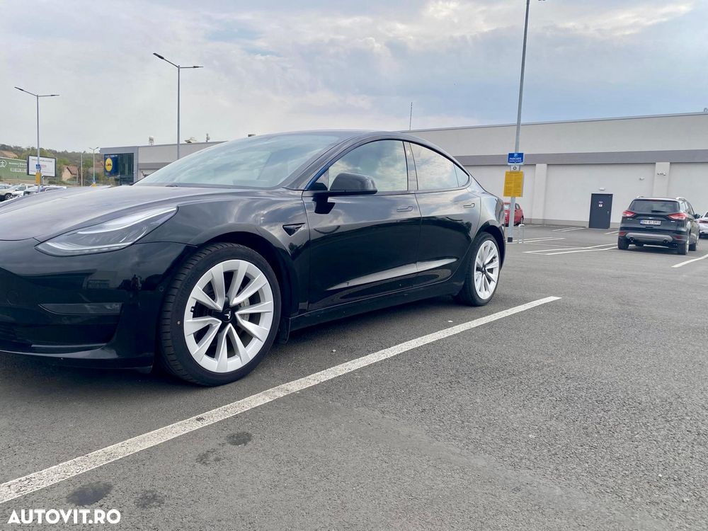Tesla Model 3 - 1