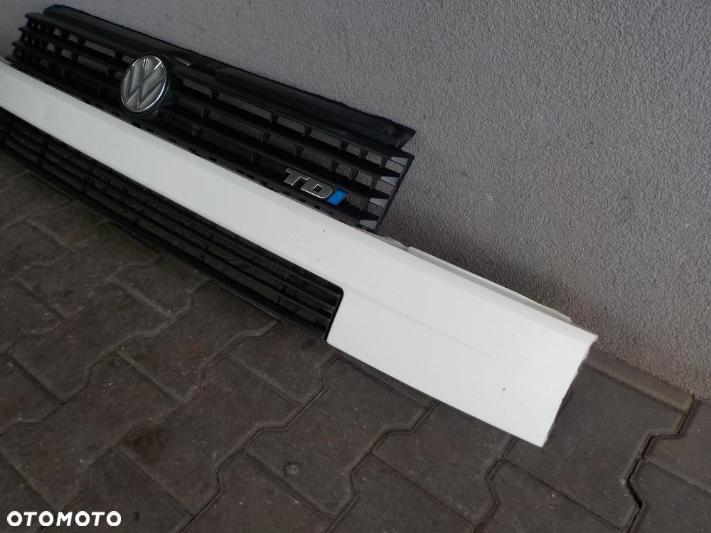 VW T4 GRILL ATRAPA PAS PRZEDNI BLACHA BIAŁY - 2