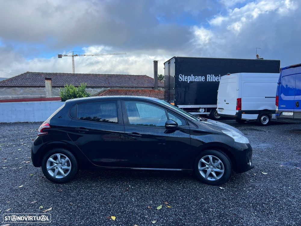 Peugeot 208 1.2 PureTech Active - 11