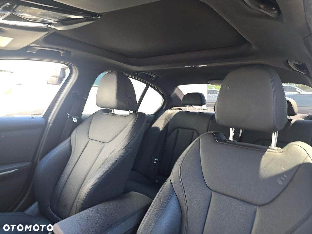 BMW Seria 3 330i xDrive M Sport - 12