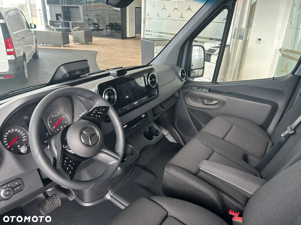 Mercedes-Benz Sprinter - 4