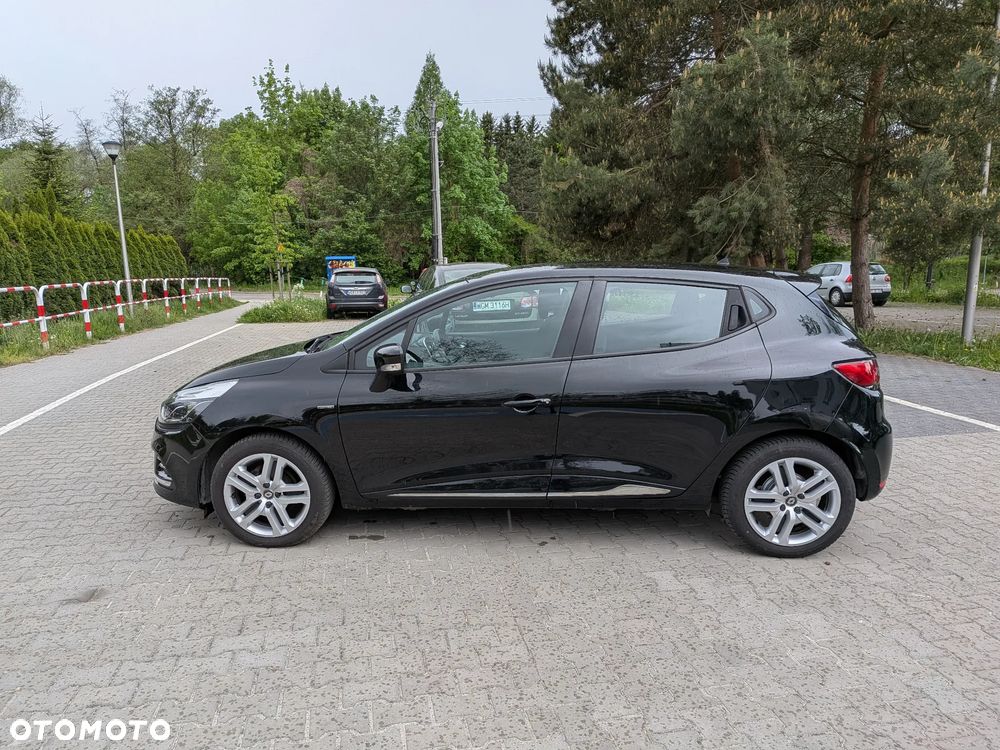 Renault Clio 1.2 16V 75 LIMITED - 11