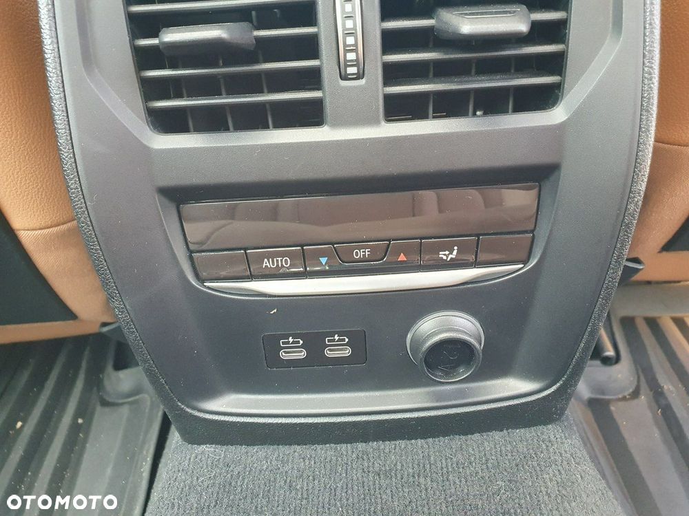 BMW Seria 3 330i xDrive - 16