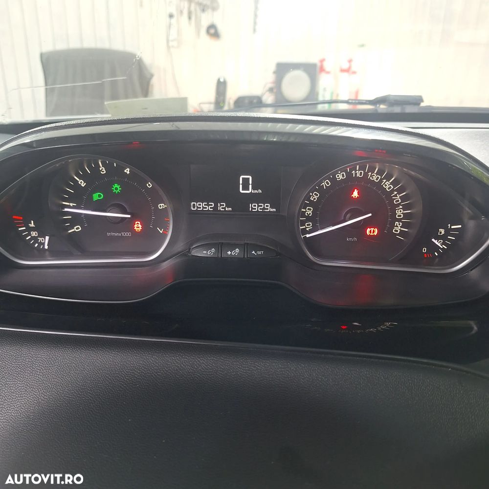 Peugeot 208 1.2 L PureTech Active - 23