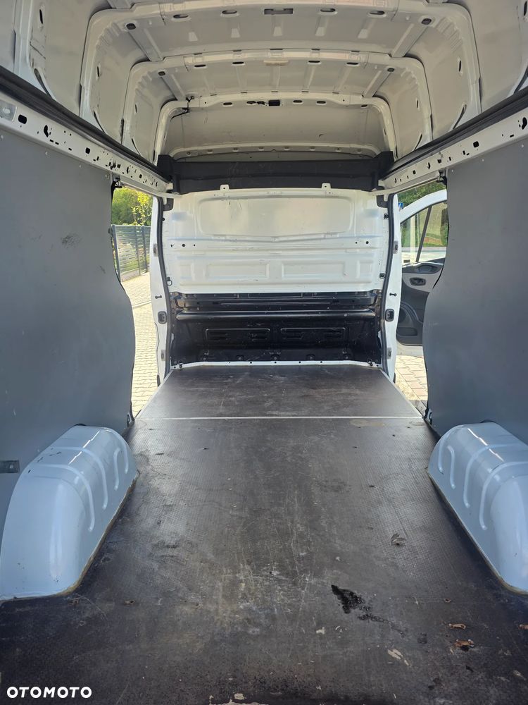 Renault Trafic vivaro 2018 r L2H2 przebieg 107400 km dlugi wysoki klima tempomat nawigacja - 15