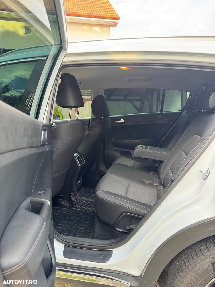 Kia Sportage 1.6 DSL MHEV 7DCT HP 4x2 Style - 11