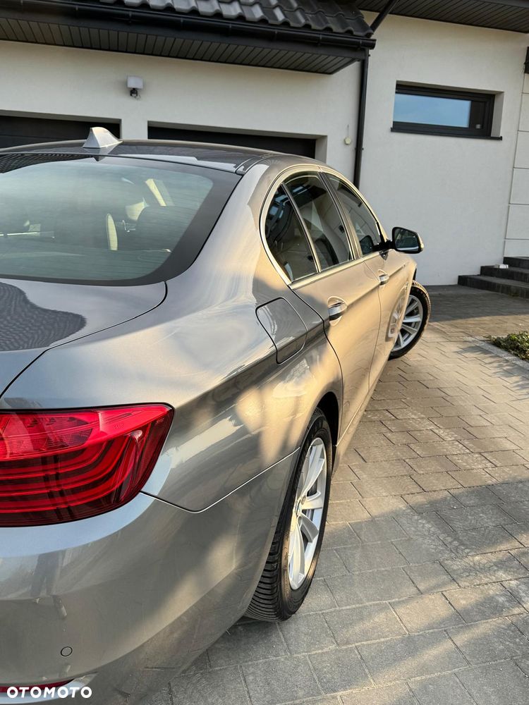 BMW Seria 5 525d xDrive - 10