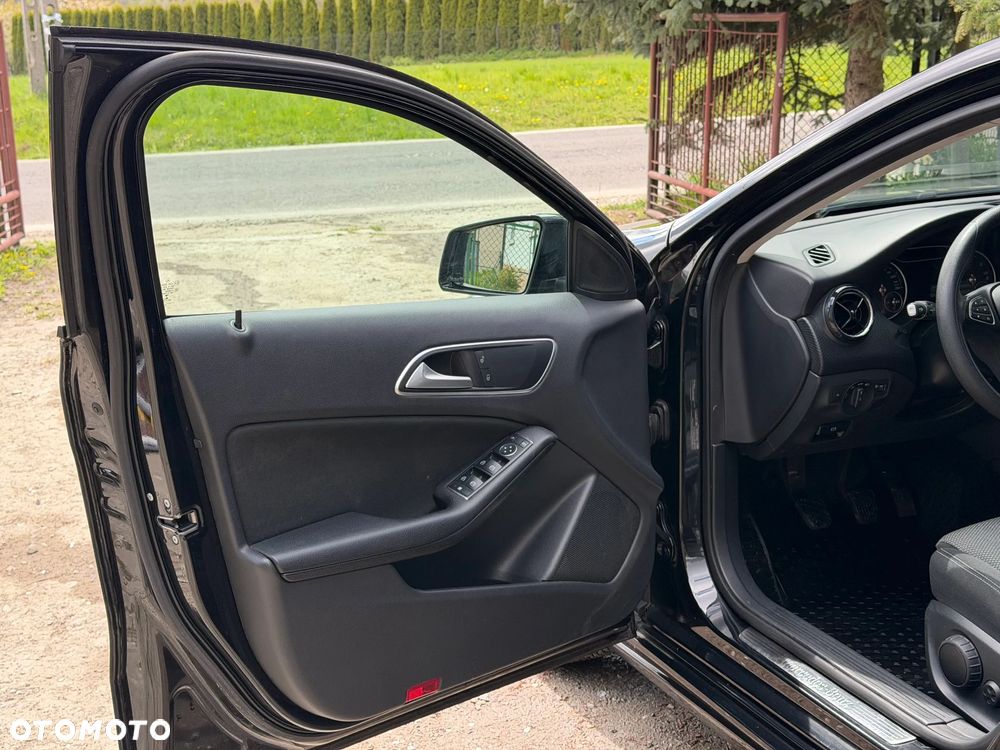 Mercedes-Benz Klasa A 180 d BlueEFFICIENCY Edition Style - 20
