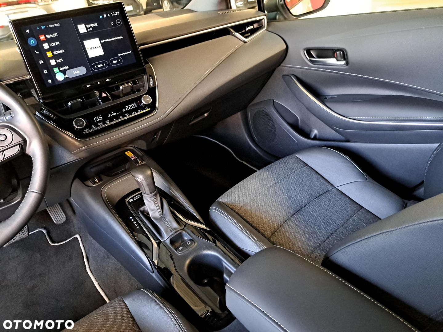 Toyota Corolla 1.8 Hybrid Style - 28