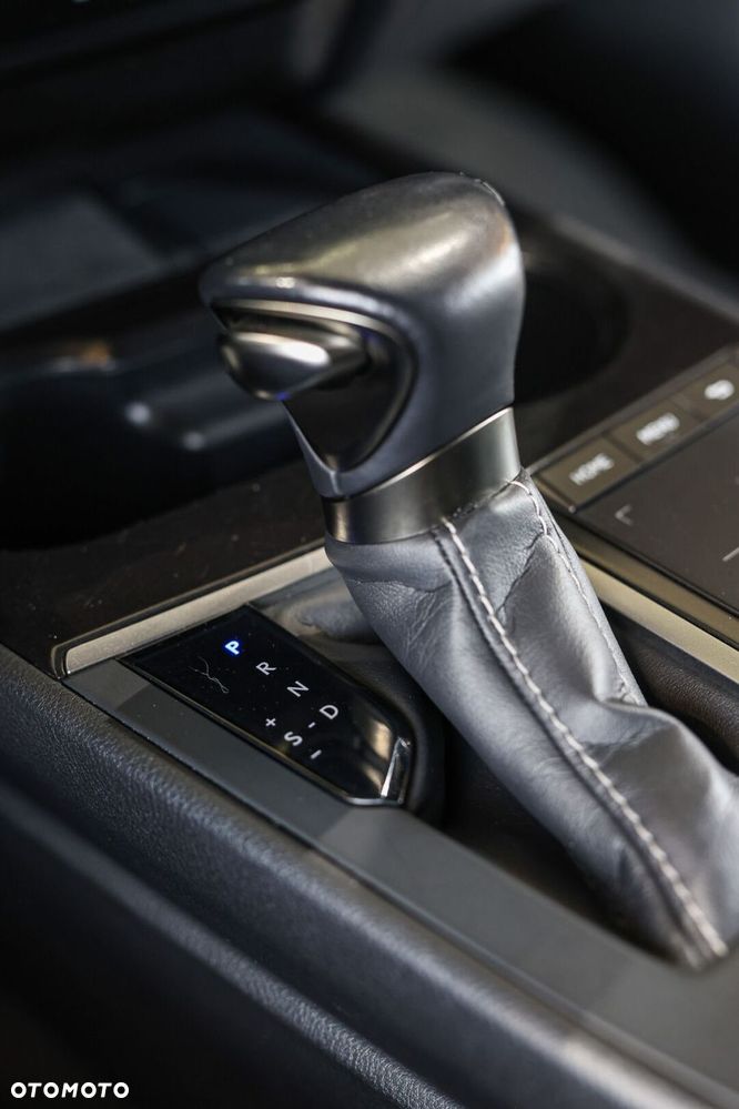 Lexus UX - 17