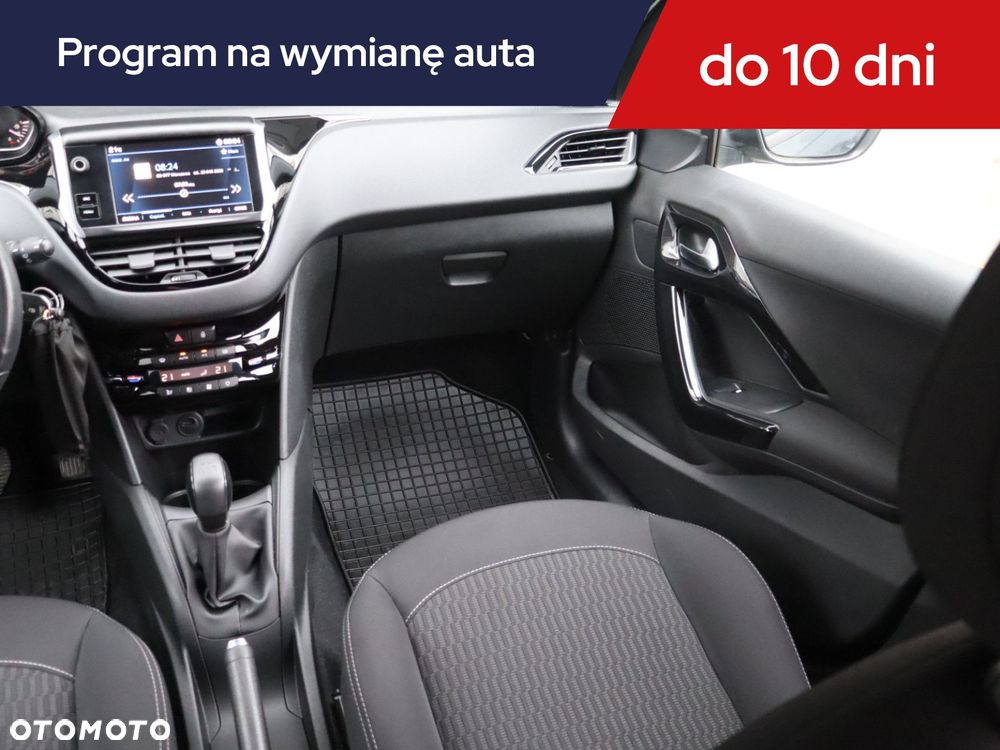 Peugeot 208 - 10