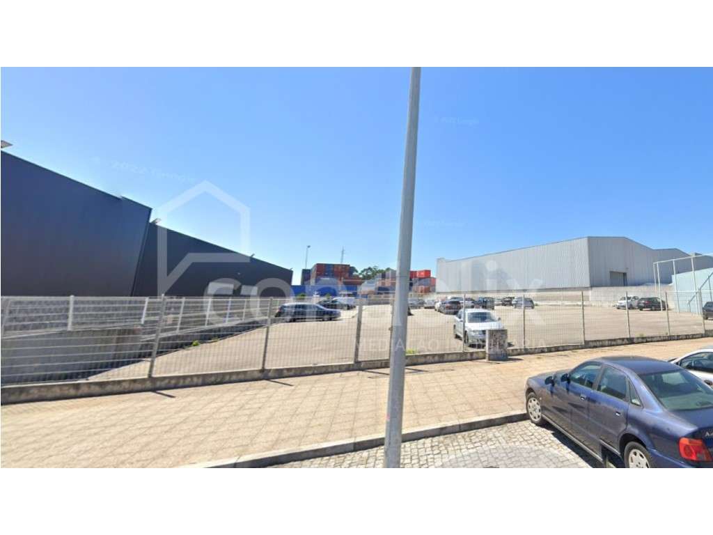 Lote com viabilidade para construir edifício para serviços - Grande imagem: 3/6