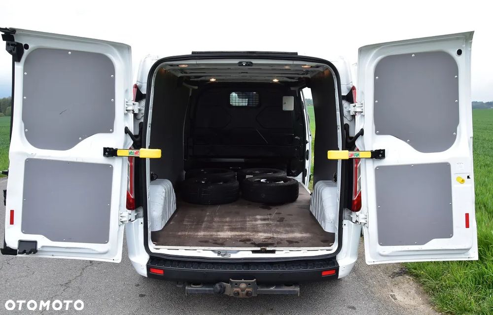 Ford TRANSIT CUSTOM 320 L2H1 - 14