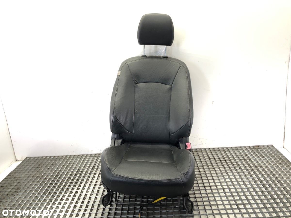 FOTEL PRAWY PRZÓD - 268.00 PLN - MITSUBISHI LANCER VIII (CY_A, CZ_A) 2007 - 2022 1.8 DI-D 85 kW - 1