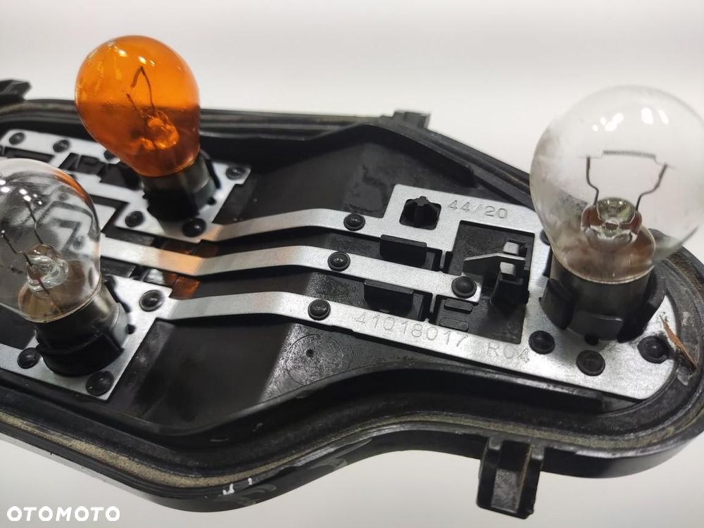 WKŁAD LAMPY PRAWY TYŁ OPRAWA ŻARÓWEK PARTNER BERLINGO IV 2018-2023 - 5