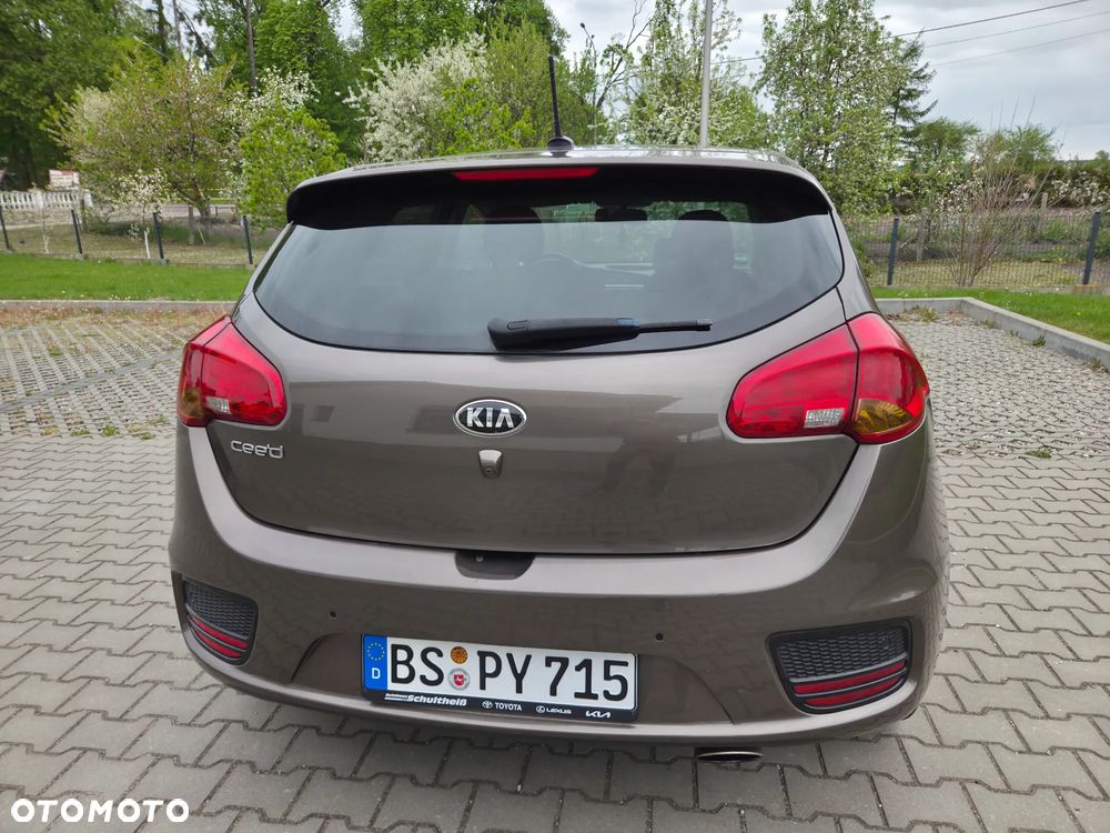 Kia Ceed - 10