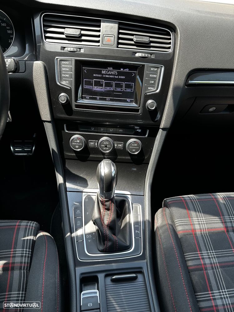Volkswagen Golf 2.0 TSi GTi DSG — fotografia 14