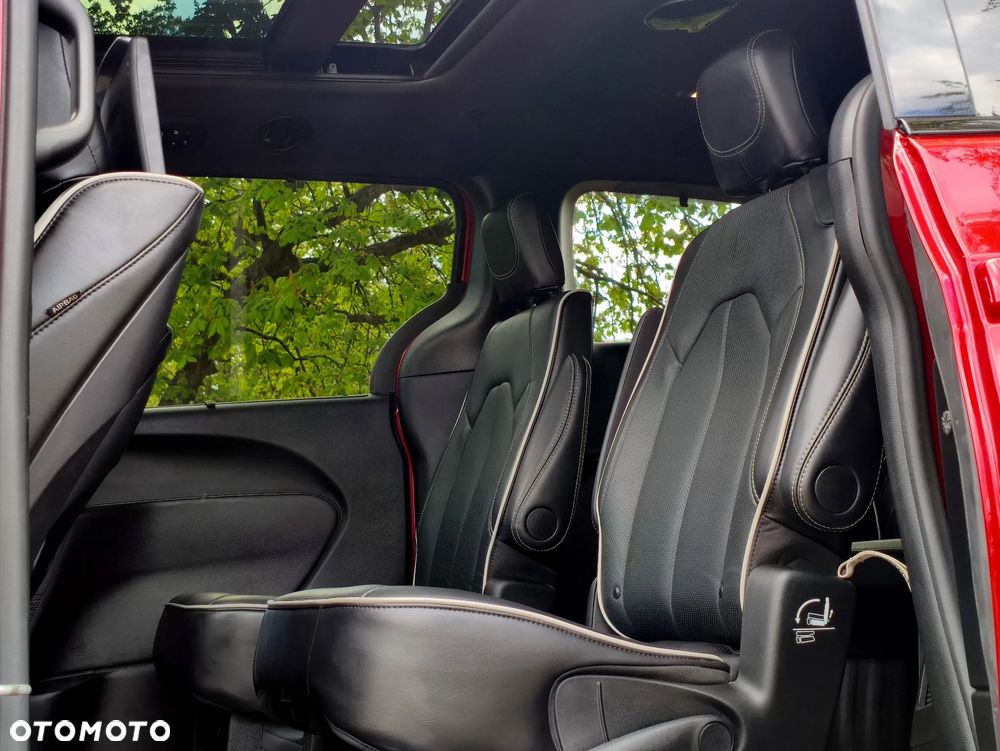 Chrysler Pacifica - 35