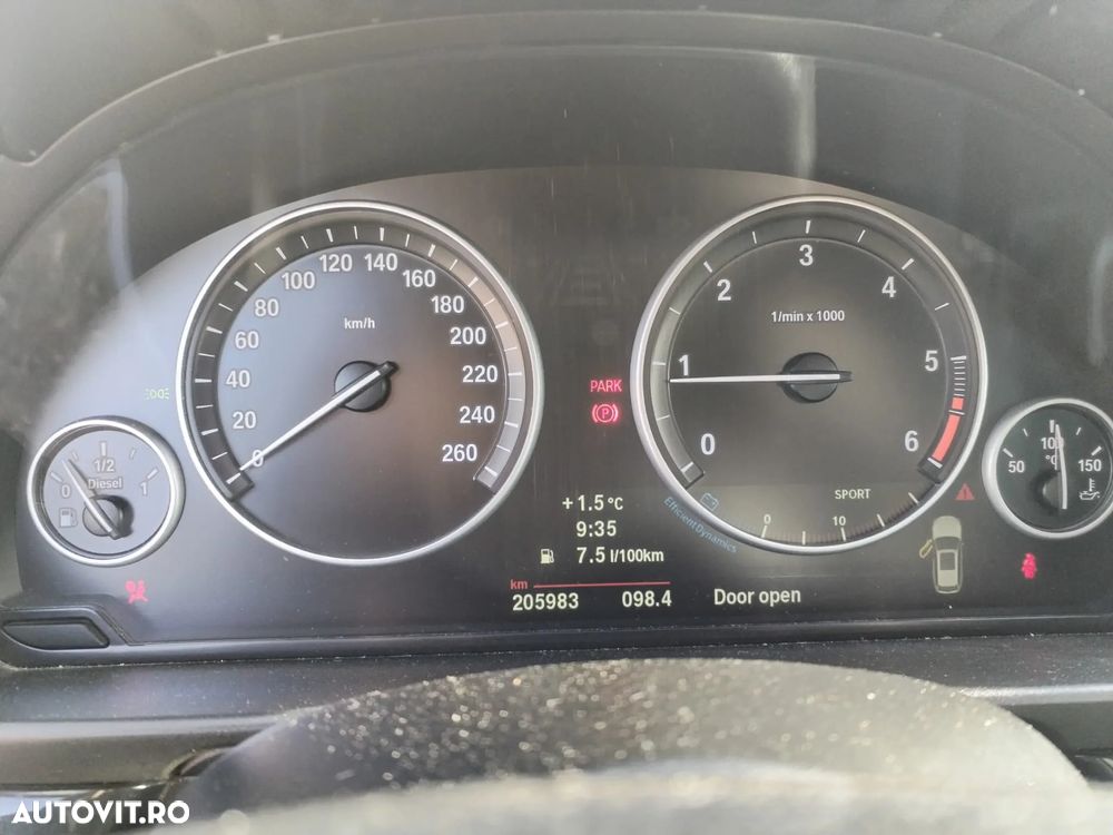 BMW Seria 5 520d Touring - 17