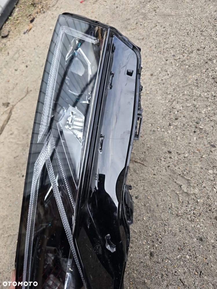 Reflektor  lewy przód  skoda  octavia  IV  lift  5E4 941 035 - 6