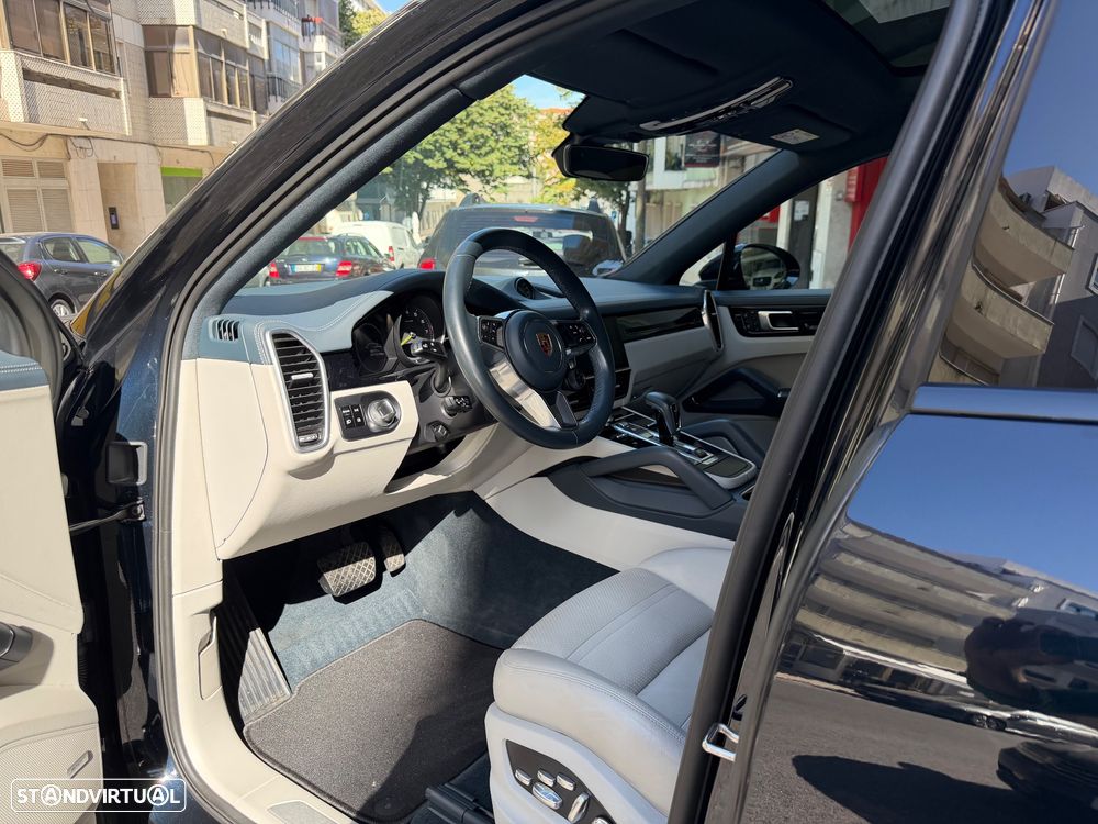 Porsche Cayenne Coupé E-Hybrid - 2