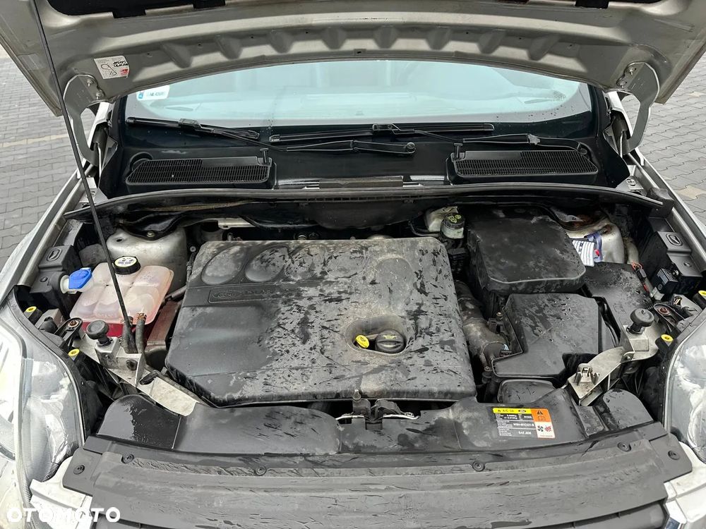 Ford Kuga 2.0 TDCi 2x4 Titanium - 12