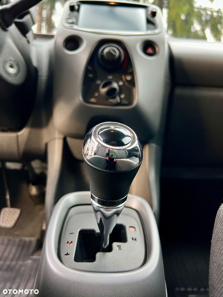 Toyota Aygo x.shift x-play connect - 14