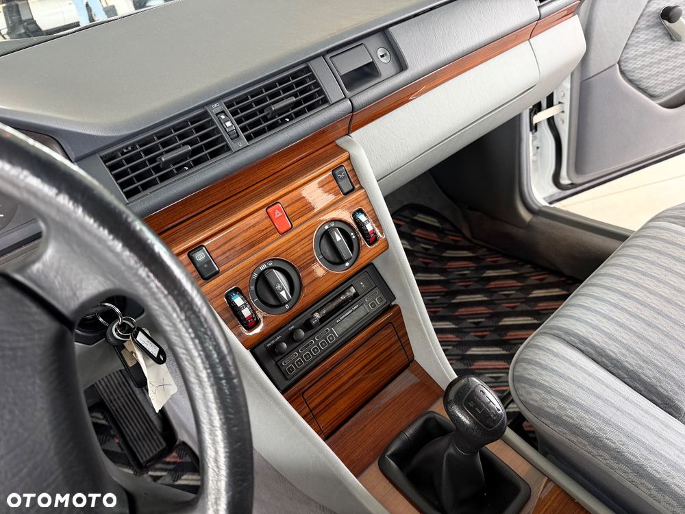 Mercedes-Benz W124 (1984-1993) - 27