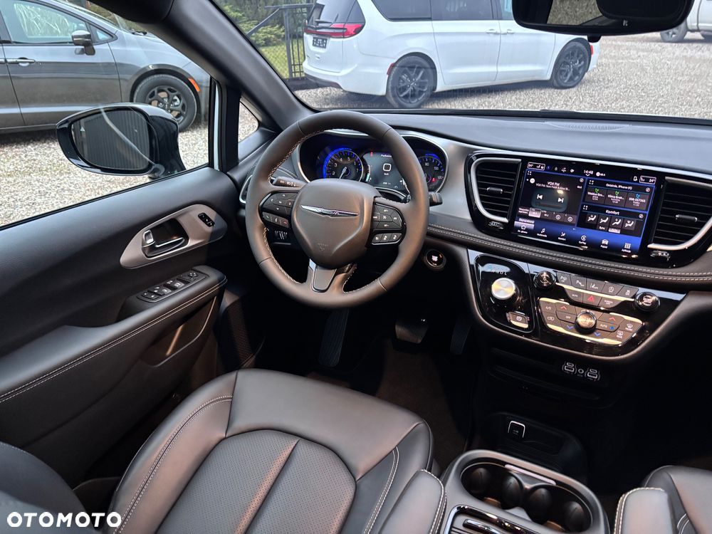 Chrysler Pacifica - 24