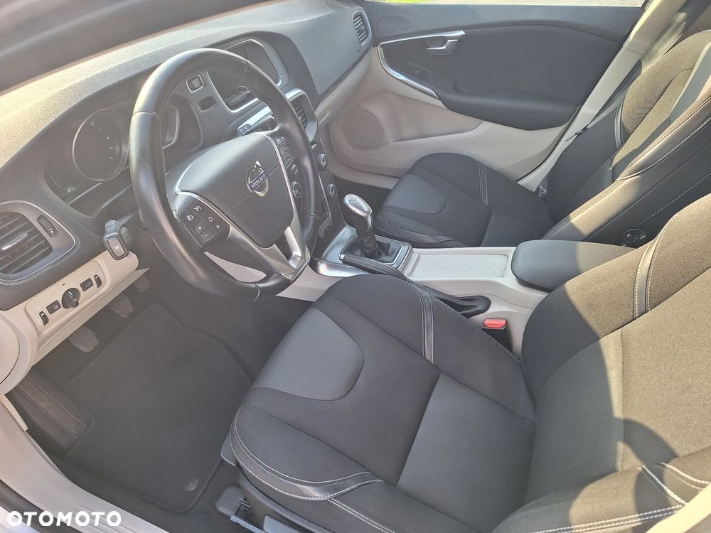 Volvo V40 D2 Momentum - 22