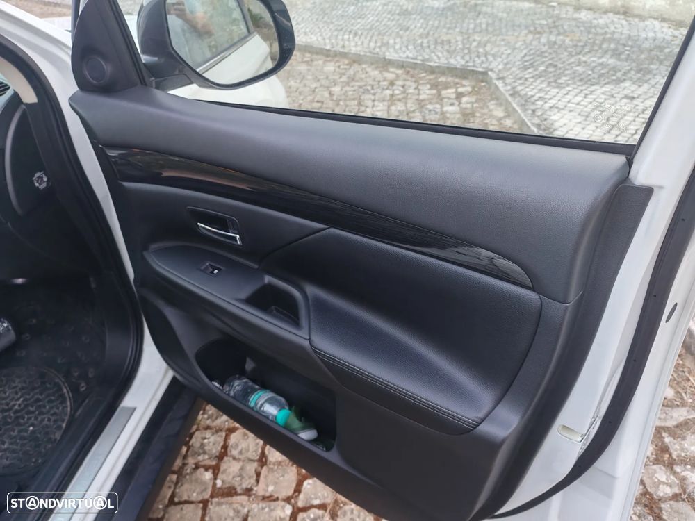 Mitsubishi Outlander 2.2 DI-D Instyle Navi - 8
