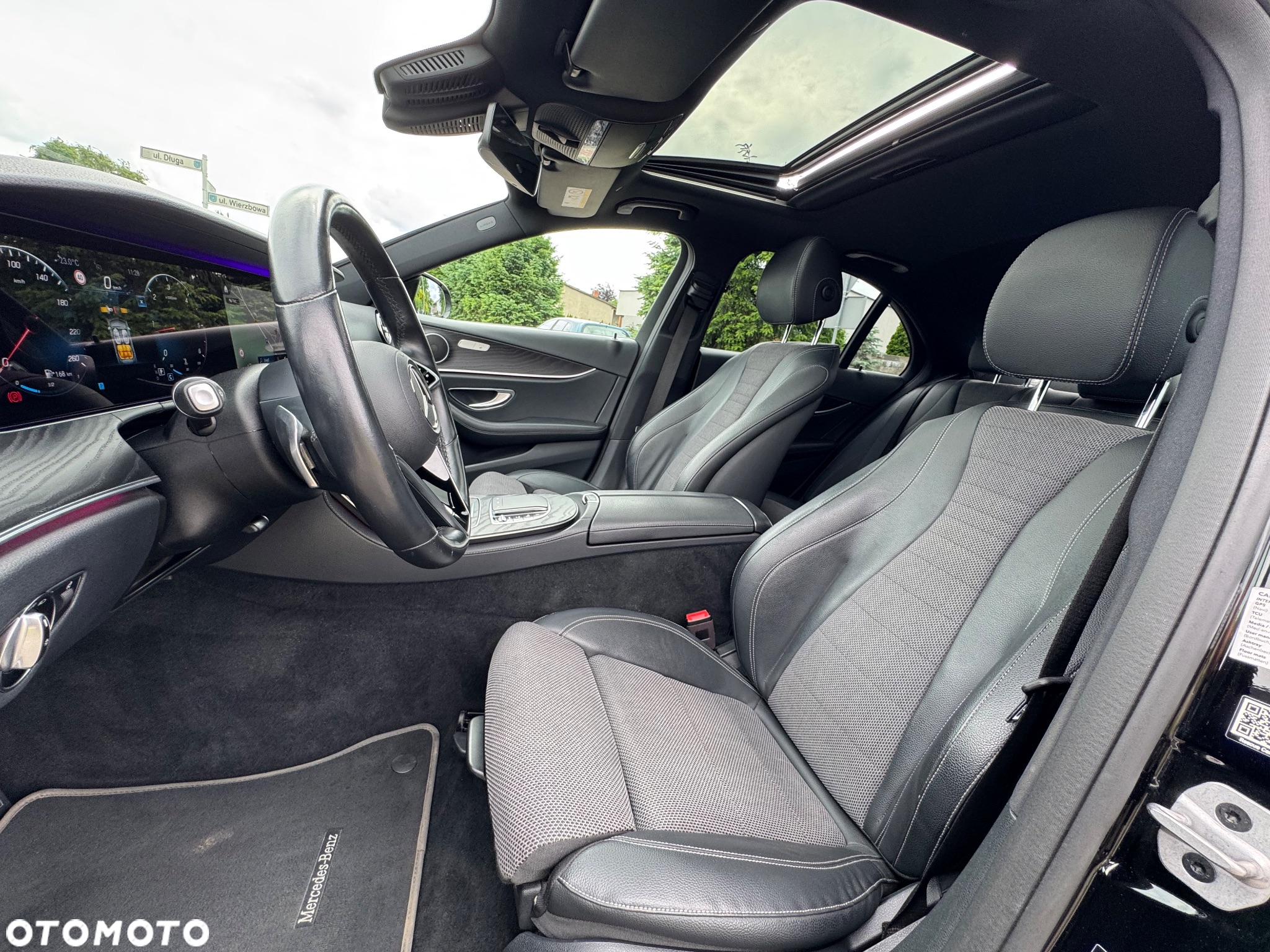Mercedes-Benz Klasa E 220 d 4Matic T 9G-TRONIC Avantgarde - 24