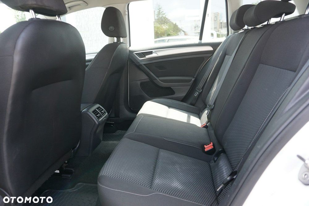 Volkswagen Golf - 11