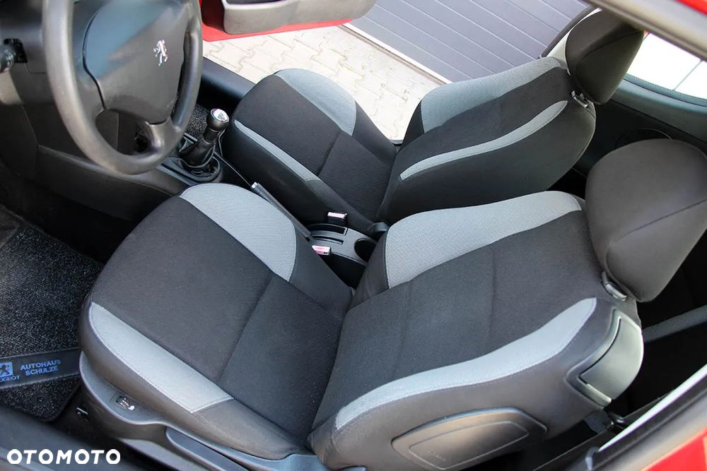 Peugeot 207 1.4 16V Trendy - 24