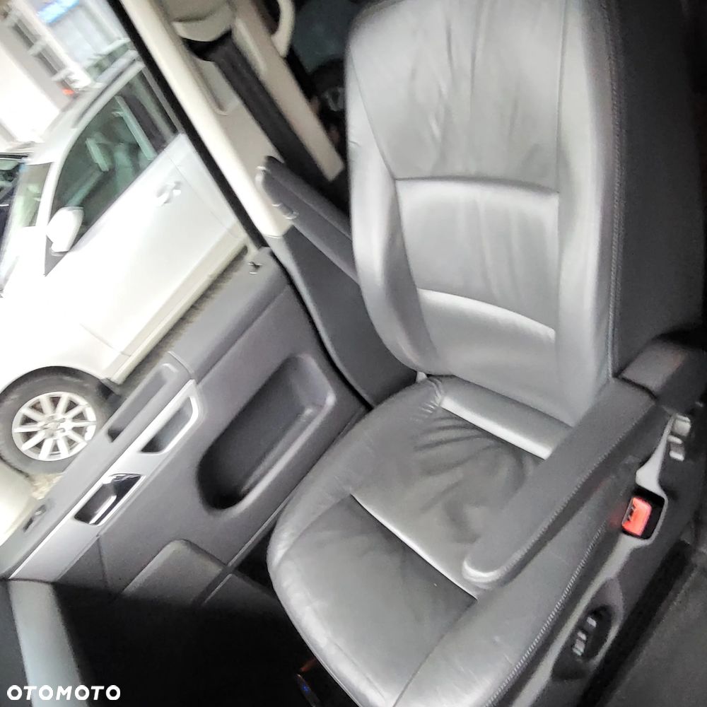 Volkswagen Multivan - 10
