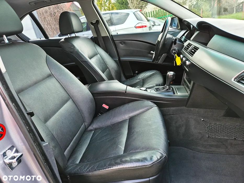 BMW Seria 5 523i - 39