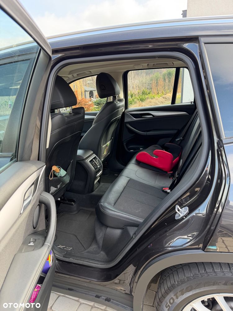 BMW X3 xDrive20d Advantage - 12