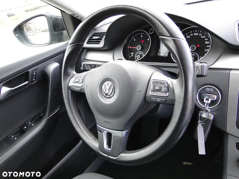 Volkswagen Passat 2.0 TDI BlueMotion Technology Highline - 28