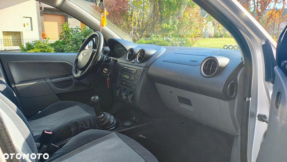 Ford Fiesta 2003 photo 4