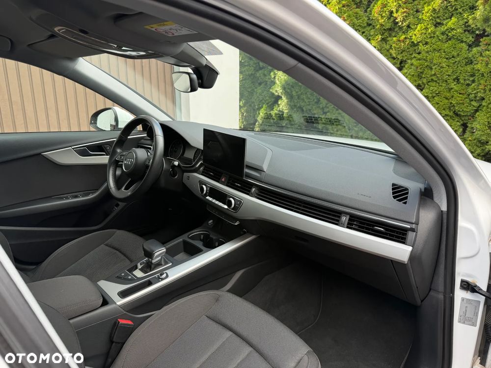 Audi A4 Limousine - 12