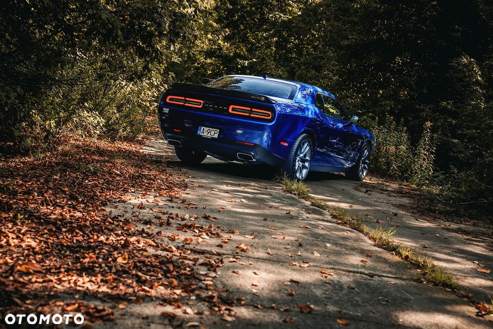 Dodge Challenger - 2